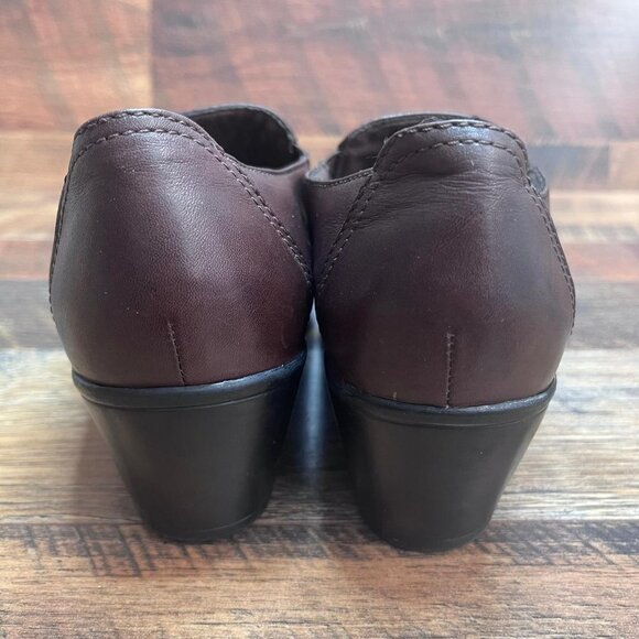 Clarks Women's Brown Leather Slip On Casual Round Shoes Size 8M - Picture 3 of 8